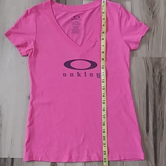 Oakley O-Logo V-Neck Pink Tee - Picture 5 of 6